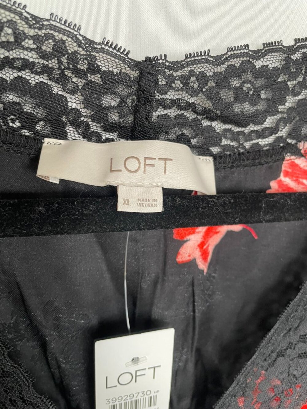 LOFT Black Red Floral Lace Trim V-Neck BlouseTop XL NWT - Picture 4 of 9